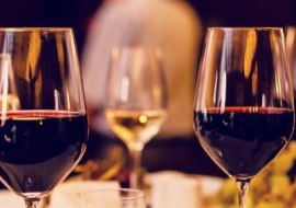 Rotweinpräsentation, © Weingut am Honigberg Rotweinpräsentation, © Weingut am Honigberg