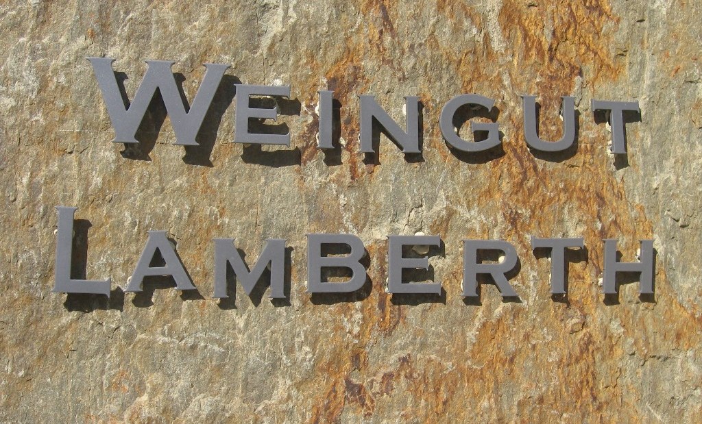 Weingut Lamberth_Schriftzug, © Weingut Lamberth Weingut Lamberth_Schriftzug, © Weingut Lamberth
