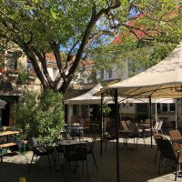 Vino-Strauß im Burghof Oswald, Innenhof © Weingut Burghof-Oswald Vino-Strauß im Burghof Oswald, Innenhof © Weingut Burghof-Oswald