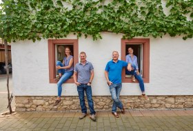 Weingut Klostermühlenhof_Familie © Weingut Klostermühlenhof Weingut Klostermühlenhof_Familie © Weingut Klostermühlenhof