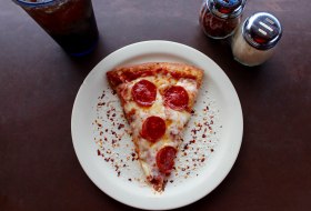 Pizzastück © Pexels/Sydney Troxell Pizzastück © Pexels/Sydney Troxell