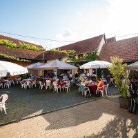 Straußwirtschaft_Weingut Karsten Belzer_2 © Clemens Hess Fotografie Straußwirtschaft_Weingut Karsten Belzer_2 © Clemens Hess Fotografie