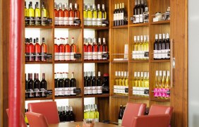 Vinothek Weingut Wedekind © Carsten Costard Vinothek Weingut Wedekind © Carsten Costard