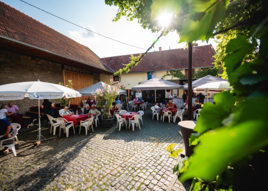 Straußwirtschaft_Weingut Karsten Belzer_1 © Clemens Hess Fotografie Straußwirtschaft_Weingut Karsten Belzer_1 © Clemens Hess Fotografie