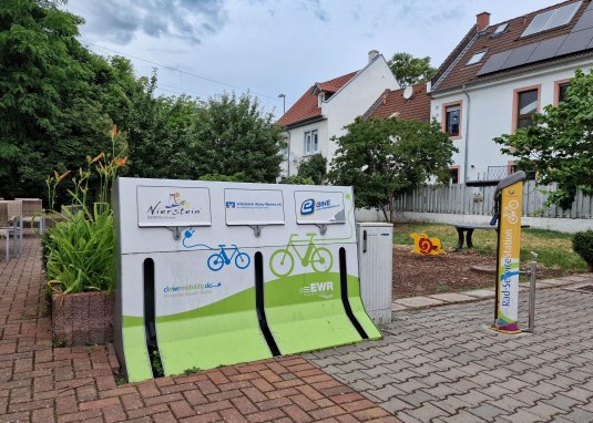 Rad-Service-Station bei Eis-Morano in Nierstein Rad-Service-Station bei Eis-Morano in Nierstein