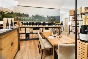 Vinothek Weinzuhause 1 © Carsten Costard Vinothek Weinzuhause 1 © Carsten Costard