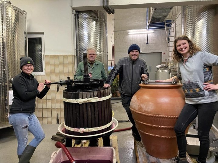 Weingut Burghof Oswald_Familie 3, © Weingut Burghof Oswald Weingut Burghof Oswald_Familie 3, © Weingut Burghof Oswald