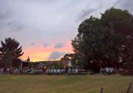 Der Garten zur blauen Stunde, © Tina Kaiser Der Garten zur blauen Stunde, © Tina Kaiser