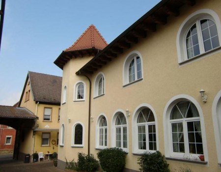 Außenansicht Hotel Schlosshof, © Hotel Schlosshof Außenansicht Hotel Schlosshof, © Hotel Schlosshof