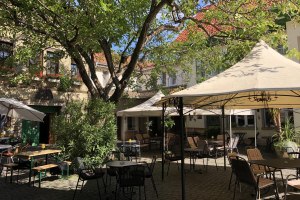 Burghof Oswald Innenhof Strau&szlig;wirtschaft, &copy; Burghof Oswald