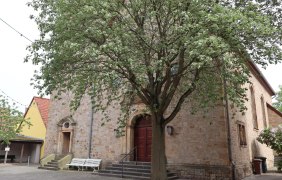 Eingang Ev. Kirche in Eimsheim &copy; Tourismus Service Center der Verbandsgemeinde Rhein-Selz