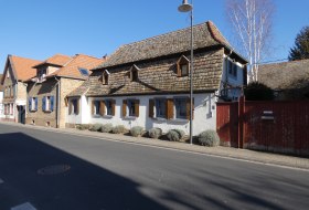 Stra&szlig;enzug mit alten H&auml;usern in K&ouml;ngernheim