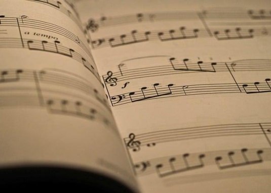 sheet music © pixabay