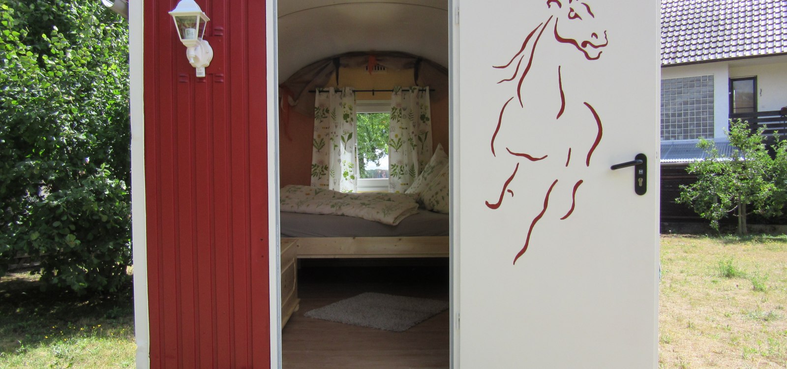 Weingut Bernhard_Bauwagenuebernachtung, &copy; Weingut Bernhard