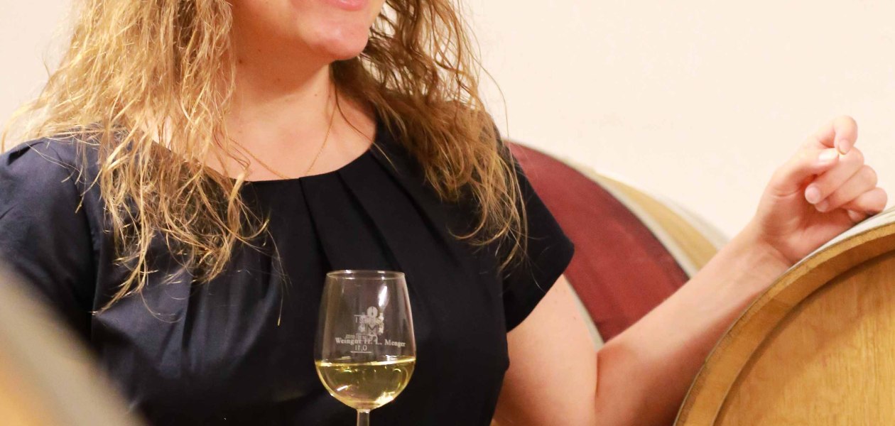 Weingut H. L. Menger_Winzerin, &copy; Weingut H. L. Menger