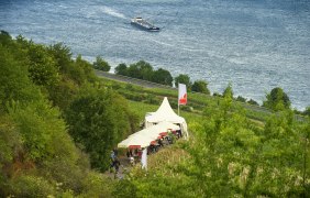 Weinpräsentation Roter Hang © T.Silz/Roter Hang