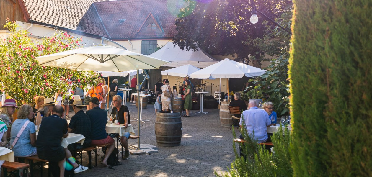 Innenhof Weingut Spies, &copy; Weingut Spies