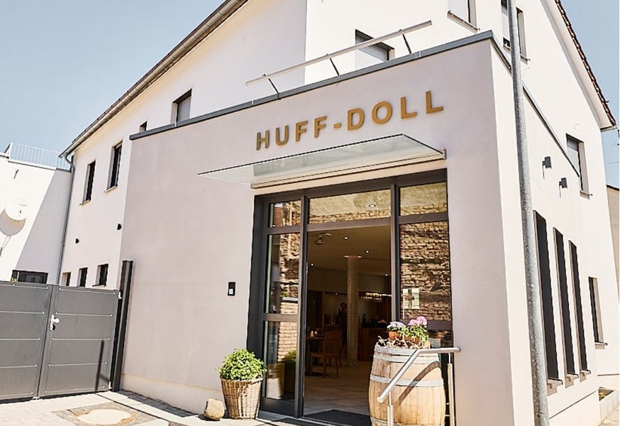 Weingut Huff-Doll_Vinothek Eingang, &copy; Weingut Huff-Doll