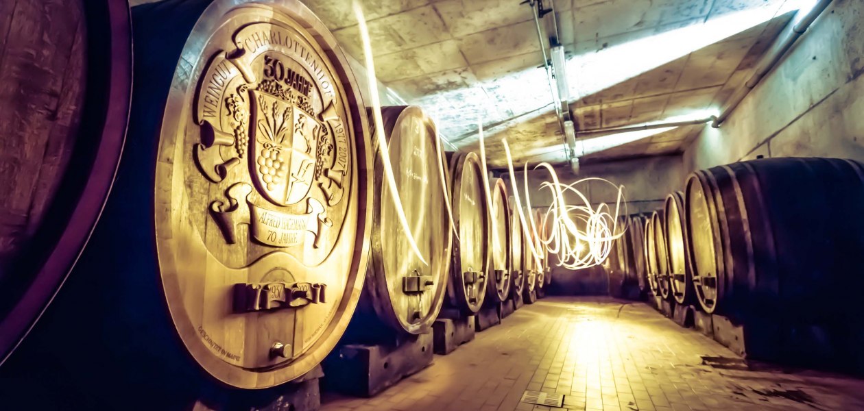 Weingut Hagemann_Weinkeller mit Lichteffekten, &copy; Weingut Hagemann