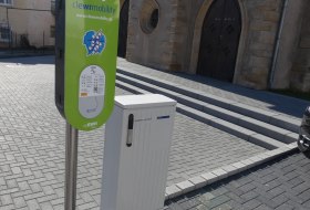 E-Auto-Lades&auml;ule, K&ouml;ngernheim, Kath. Kirche &copy; TSC Rhein-Selz