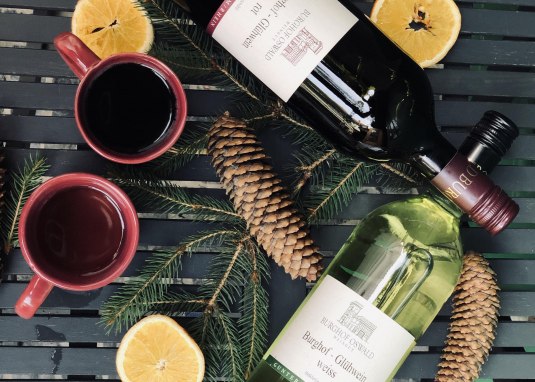 Weingut Burghof Oswald Gl&uuml;hwein &copy; Julia Oswald