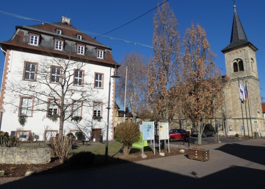 Kath. Kirche Guntersblum (mit Leininger Schloß) © TSC Rhein-Selz