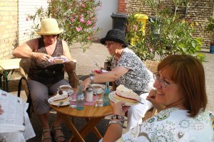 Genie&szlig;en im Hof, &copy; Weingut J&uuml;rgen Bernhard