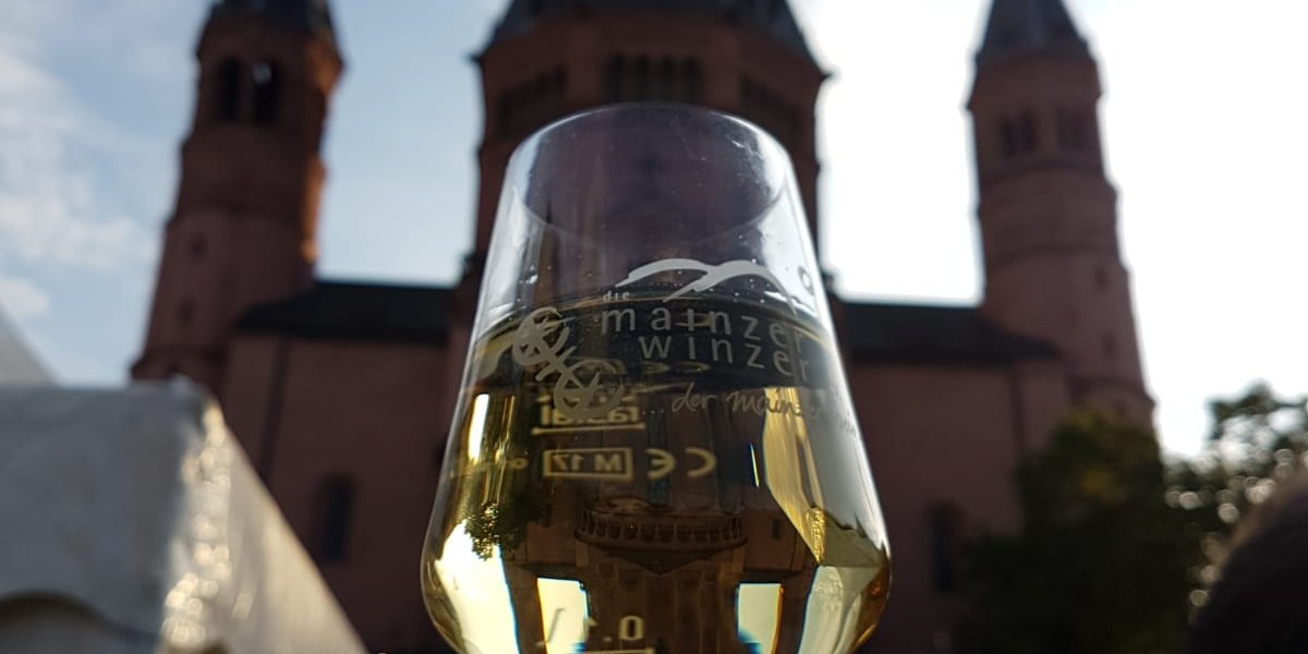 Weingut Klein_Weinglas, &copy; Weingut Klein