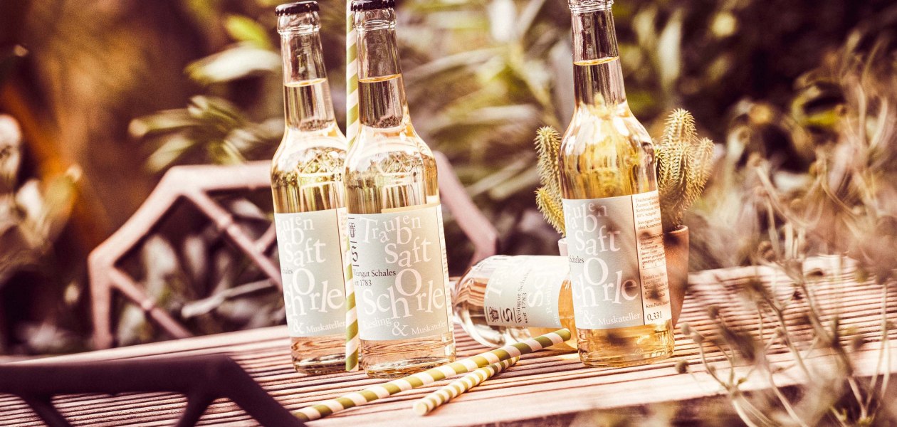 Weingut Schales_Flaschen, &copy; Weingut Schales