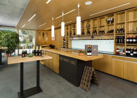 Weingut Jung -  Vinothek © Carsten Costard