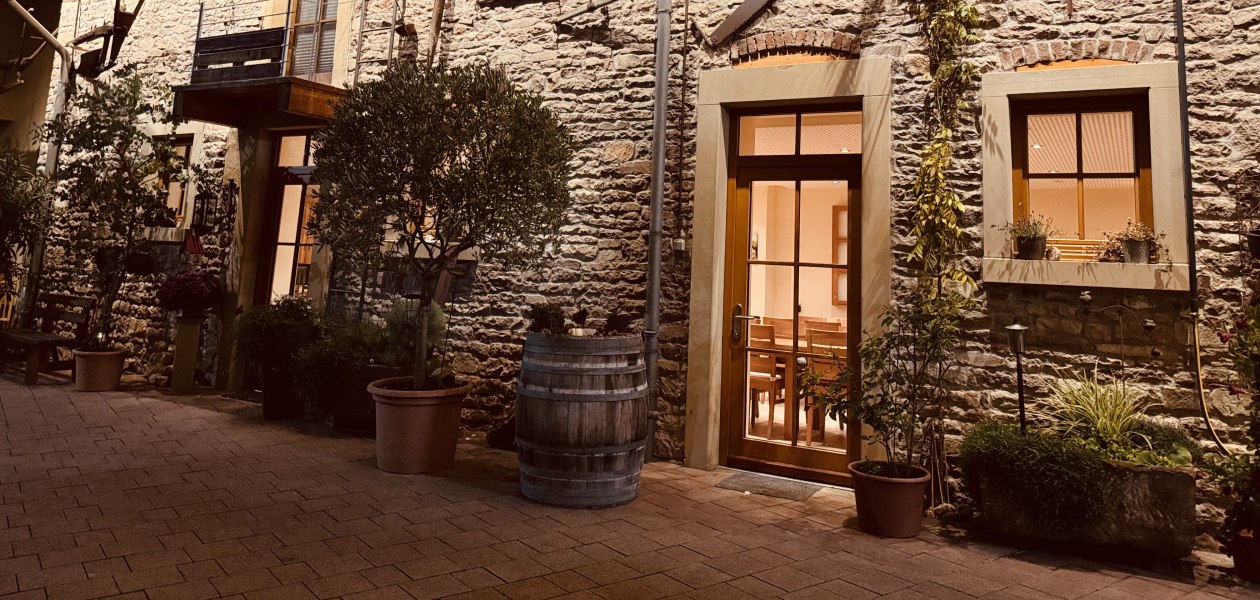 Weingut Breitenbach Innenhof, &copy; Weingut Breitenbach