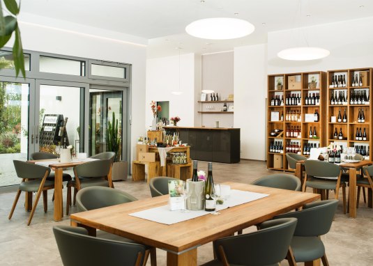 Vinothek im Weingut Paulinenhof &copy; Carsten Costard