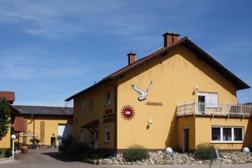 Falkenhof_Haus, &copy; Wein- und G&auml;stehaus FALKENHOF