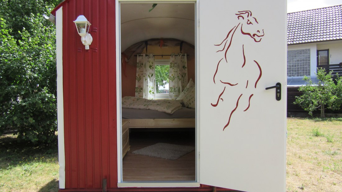 Weingut Bernhard_Bauwagenuebernachtung, &copy; Weingut Bernhard