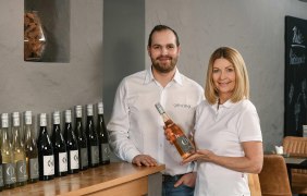 Weingut Gehring Diana Gehring mit Marvin Walter &copy; Carsten Costard