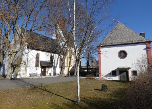 Ev. (gelb) u. kath. (rot) Kirche © TSC Rhein-Selz