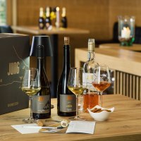 Weingut Jung Vinothek Weinprobe &copy; Carsten Costard